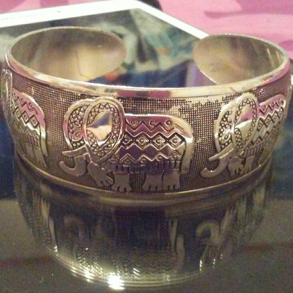 Tibetan silver adjustable Elephant bangle - Picture 6 of 8